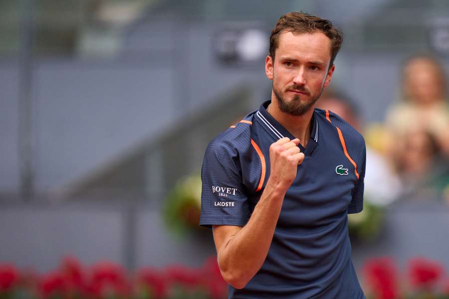 Medvedev est venu à bout de Shevchenko en trois manches (4-6, 6-1, 7-5). 