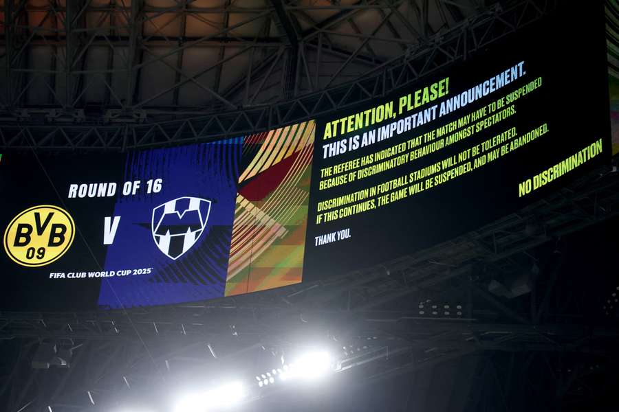 Mensagem da FIFA após cânticos durante jogo entre Monterrey e Borussia Dortmund na Copa do Mundo de Clubes Mensagem da FIFA após cânticos durante jogo entre Monterrey e Borussia Dortmund na Copa do Mundo de Clubes