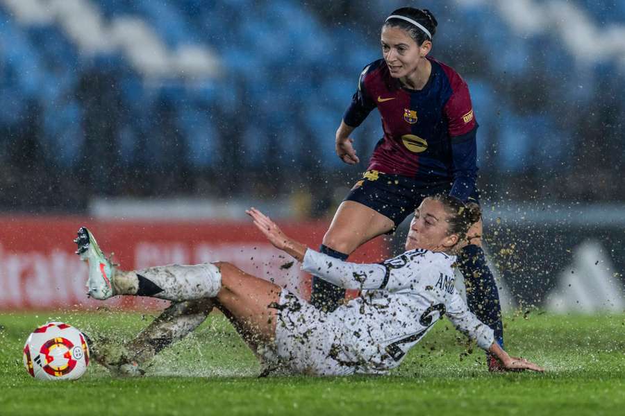 Aitana Bonmatí ante Filippa Angeldahl