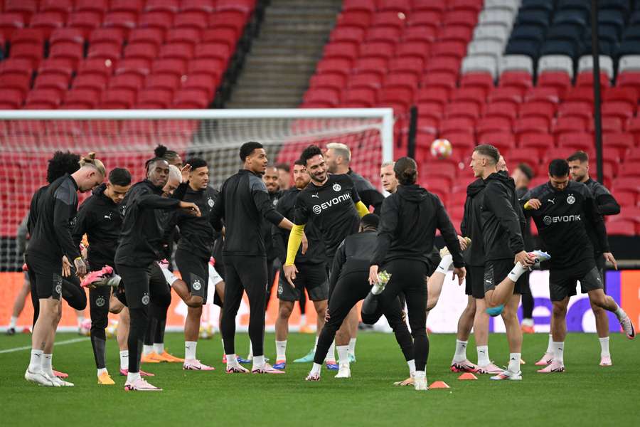 Dortmund train at Wembley