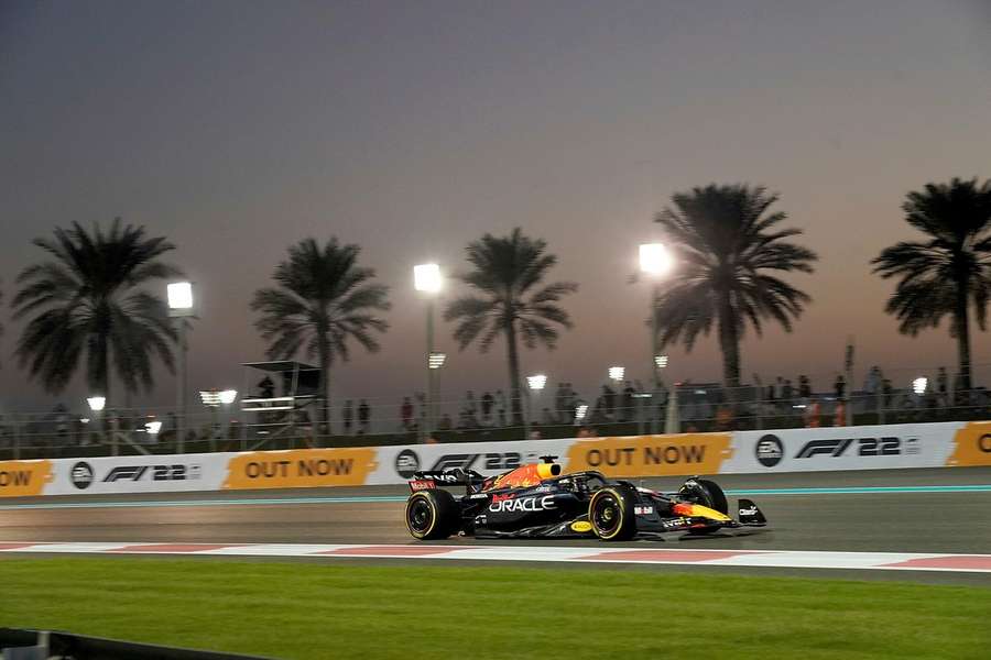 Verstappen répond à Hamilton aux essais à Abou Dhabi