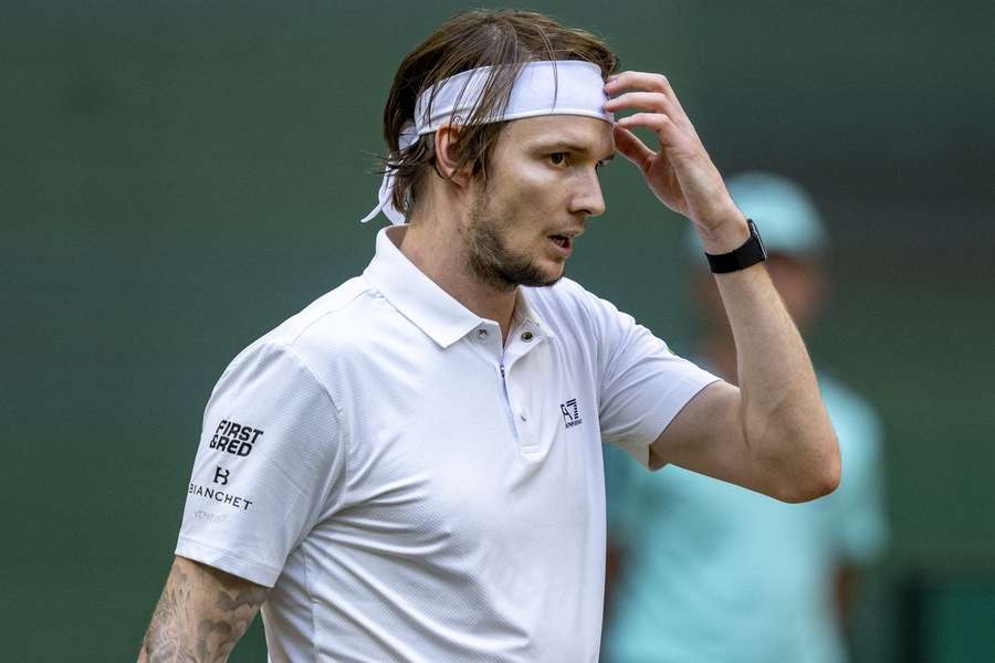 Alexander Bublik končí hned v prvním kole londýnského grandslamu