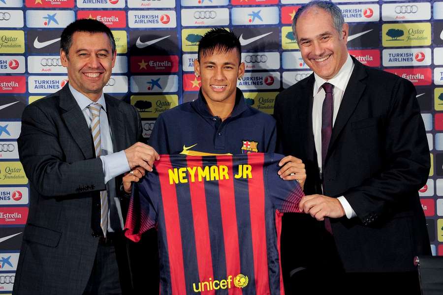 Neymar apresentado pelo Barcelona, em 2013