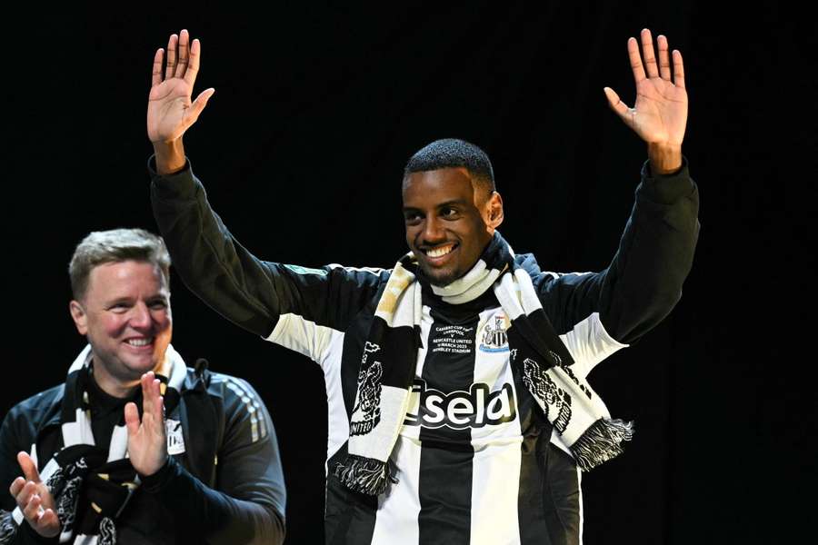 Isak disputará a temporada pelo Newcastle ou por outro clube inglês? Isak disputará a temporada pelo Newcastle ou por outro clube inglês?