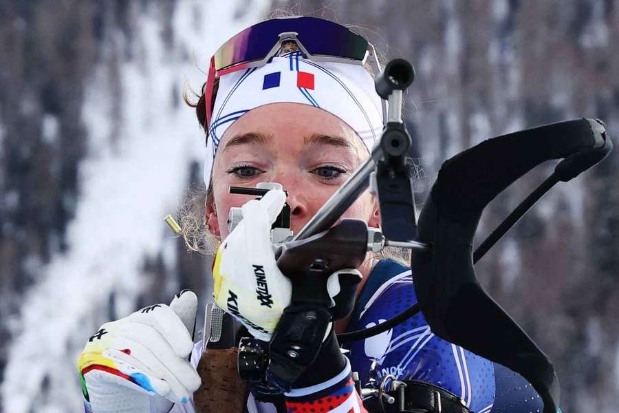Biathletin Lou Jeanmonnot bei ihrem Olympiasieg in der Mixed-Staffel