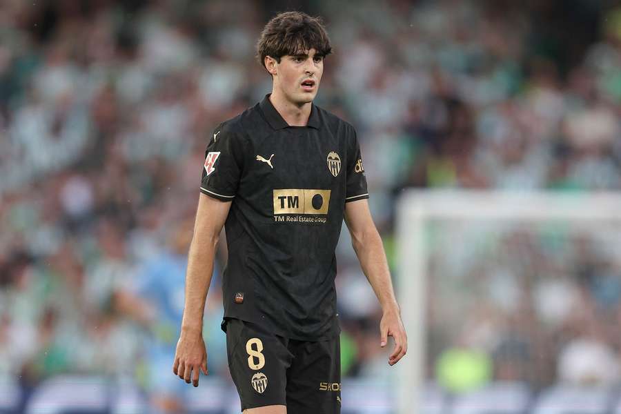 Man Utd target rejects Valencia contract offer as he prepares to join Amorim's project