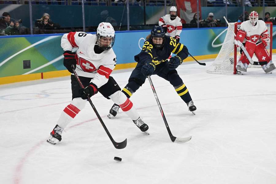 Switzerland fend off Sweden to keep possession Switzerland fend off Sweden to keep possession
