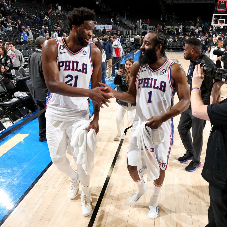 James Harden e Joel Embiid funcionaram muito bem como dupla neste sábado (4)