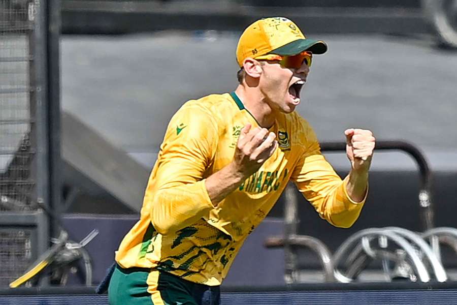 South Africa kept their Super Eight ambitions on track with a thrilling victory over Afghanistan