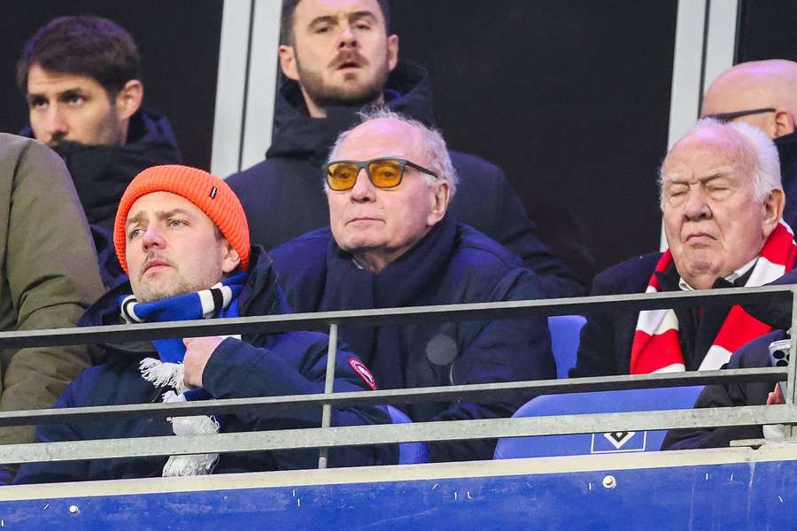 Uli Hoeneß beim Spiel zwischen dem HSV und Bayern. Uli Hoeneß beim Spiel zwischen dem HSV und Bayern.