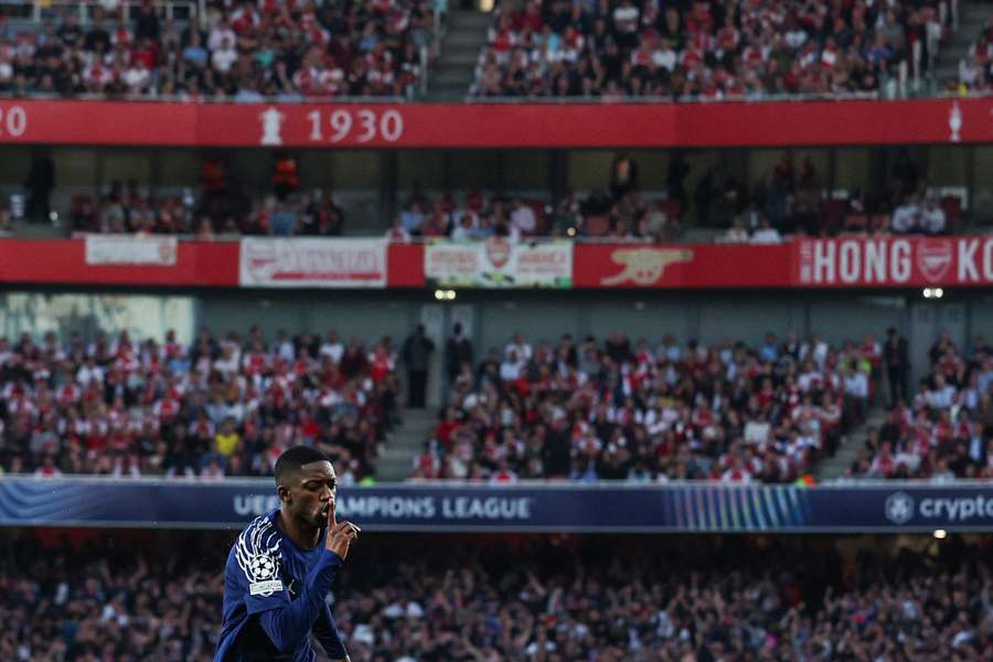 Dembelé calou Londres no jogo de ida Dembelé calou Londres no jogo de ida