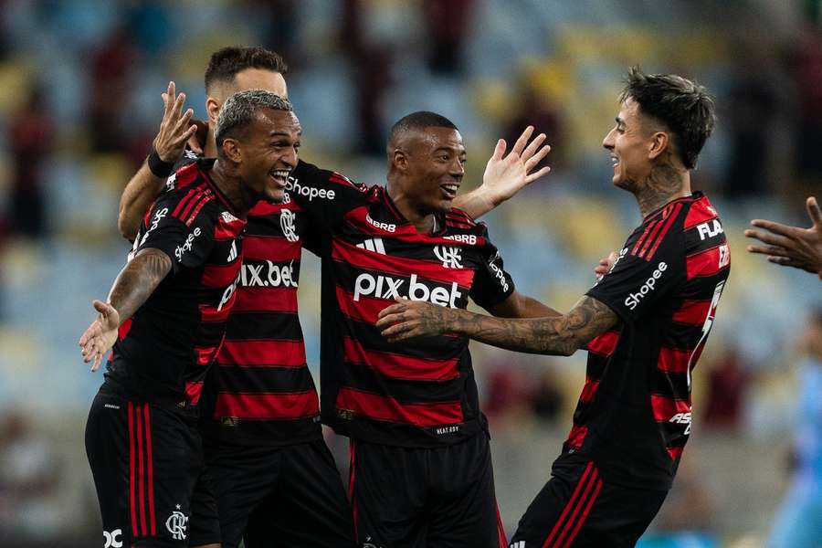 Primeiro gol do jogo veio com apenas 6 minutos de bola rolando