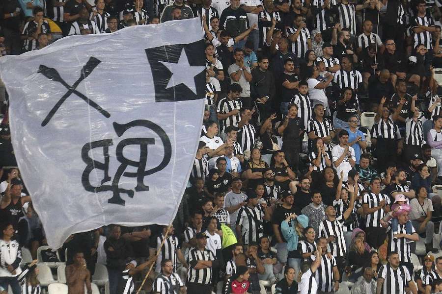 Torcida do Botafogo teme perda da liderança do Brasileirão Torcida do Botafogo teme perda da liderança do Brasileirão