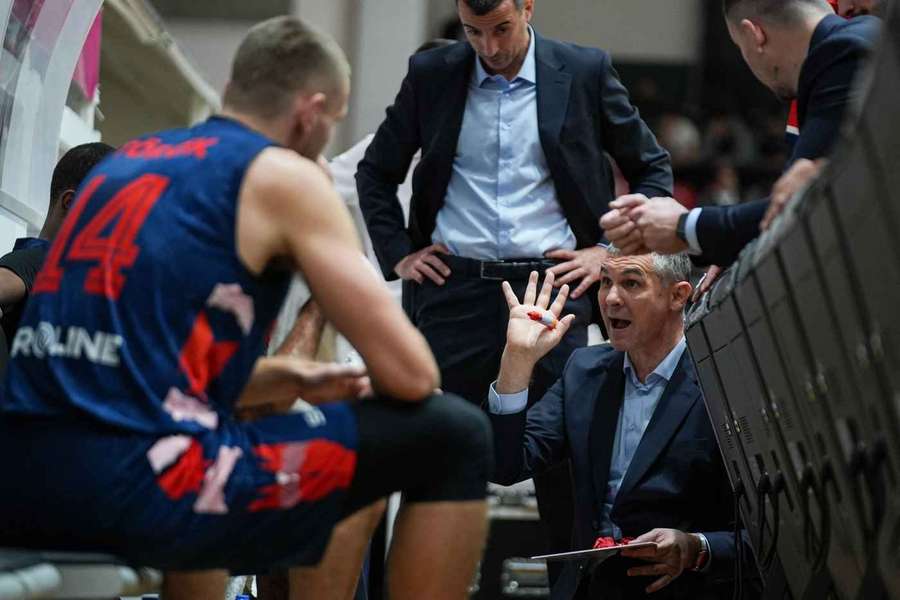 Cristian Achim renunță la funcția de antrenor la CSM Oradea