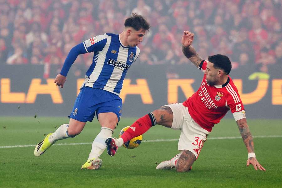 Fenomenalny gol Pietuszewskiego zapewnia Porto wygraną z Benficą, grali Kiwior i Bednarek Fenomenalny gol Pietuszewskiego zapewnia Porto wygraną z Benficą, grali Kiwior i Bednarek