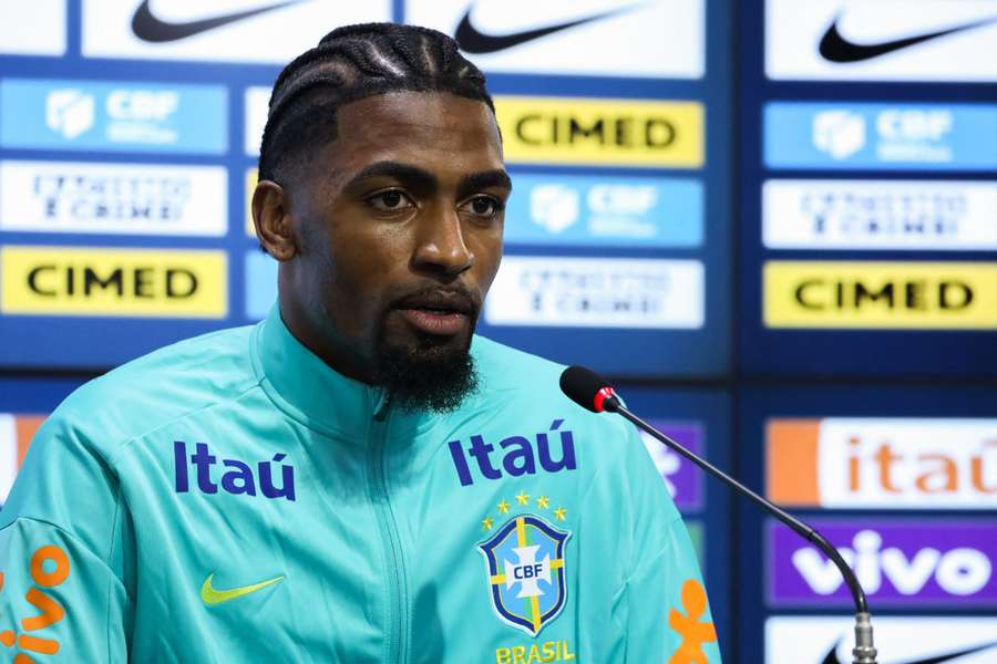 Alexsandro durante entrevista coletiva na Seleção Brasileira