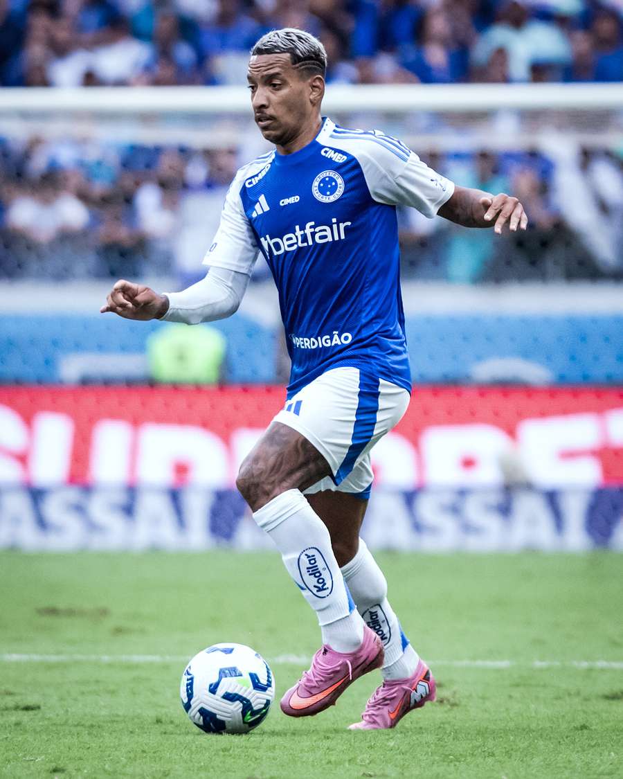 Matheus Pereira está suspenso e desfalca o Cruzeiro contra o Juventude