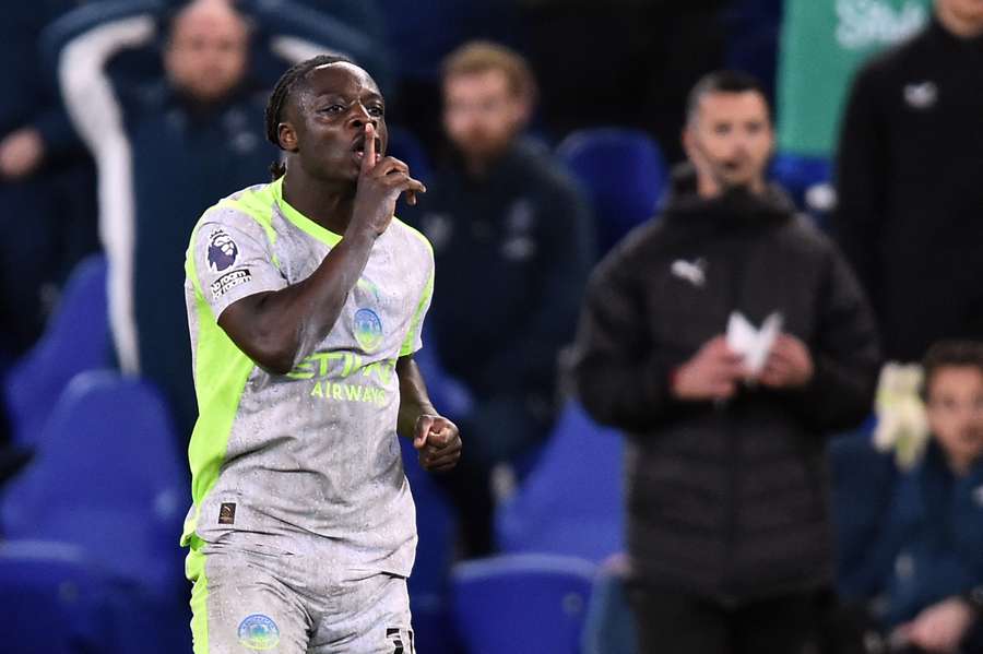 Jérémy Doku garantiu ao Manchester City um ponto no último minuto da visita ao Everton (3-3)