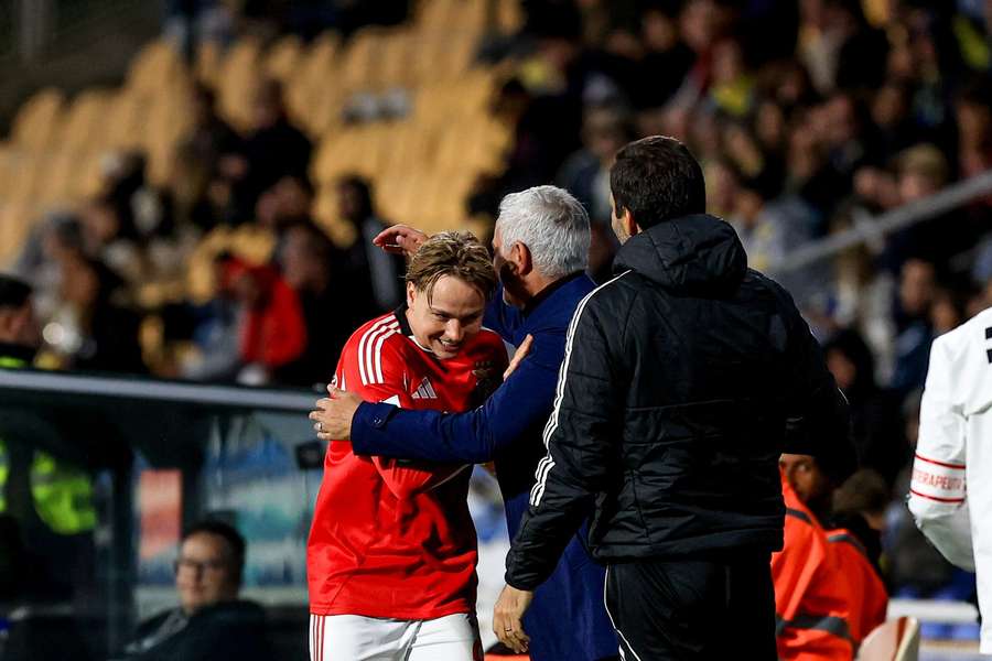 Schjelderup com José Mourinho no Benfica Schjelderup com José Mourinho no Benfica