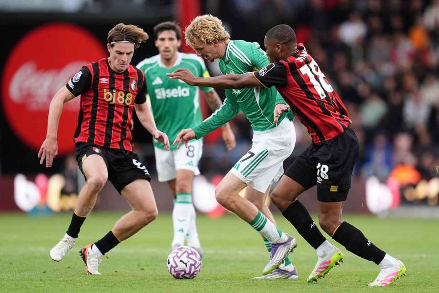 Newcastle United's Nick Woltemade (centre) is stopped by Bournemouth's Bafode Diakite (right) and Alex Scott 