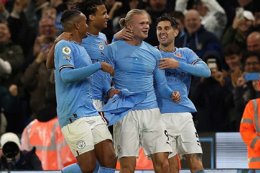 Haaland mostrou seu faro de gol mais uma vez e fez o gol que colocou os Citizens na liderança provisória da Premier League