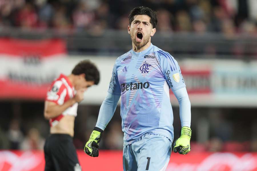 Rossi foi decisivo na disputa de pênaltis