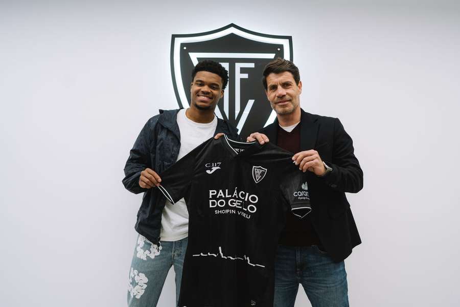 Nigel Thomas apresentado oficialmente no Académico Nigel Thomas apresentado oficialmente no Académico