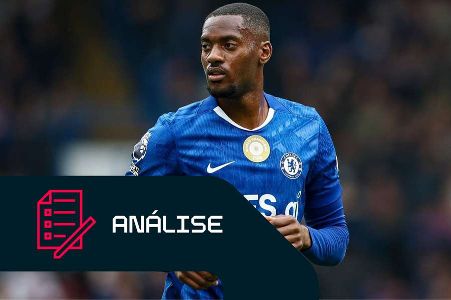 Tosin Adarabioyo, do Chelsea, em ação frente ao Nottingham Forest Tosin Adarabioyo, do Chelsea, em ação frente ao Nottingham Forest