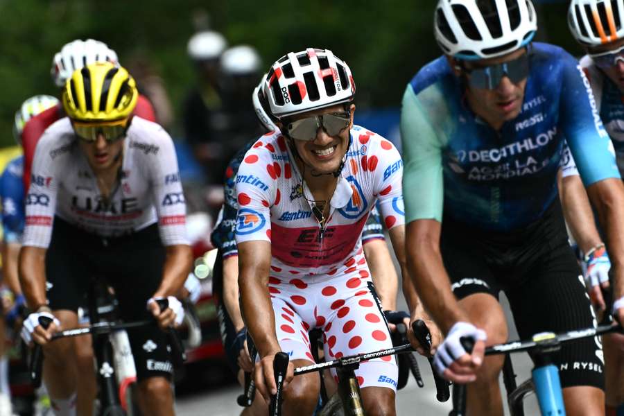 Richard Carapaz pakte voldoende punten om de bergtrui veilig te stellene