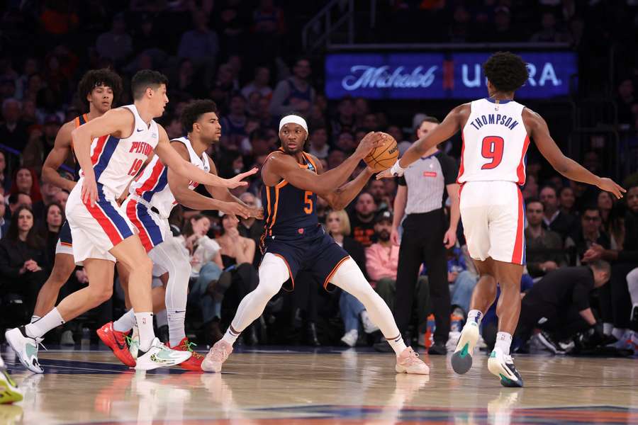 De New York Knicks versloegen de Detroit Pistons voor de 14e keer op rij