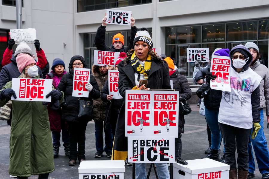 Manifestantes en las oficinas de la NFL en Nueva York Manifestantes en las oficinas de la NFL en Nueva York
