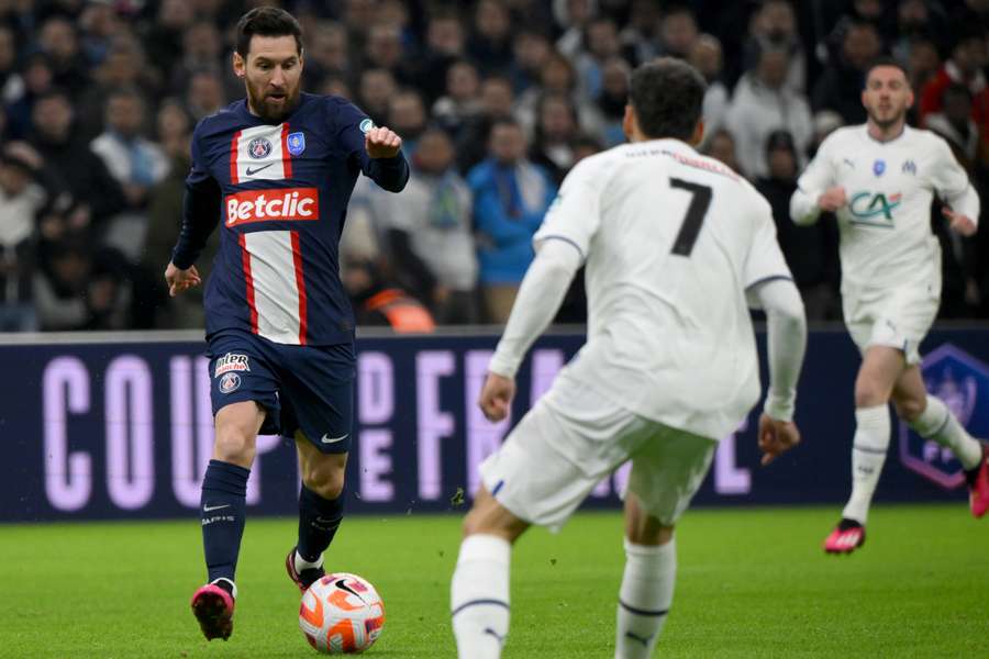 Lionel Messi sofreu lesão muscular diante do Marselha