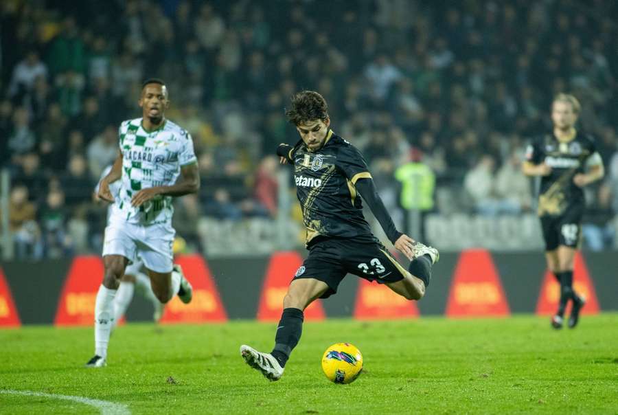 Daniel Bragança foi titular diante do Moreirense