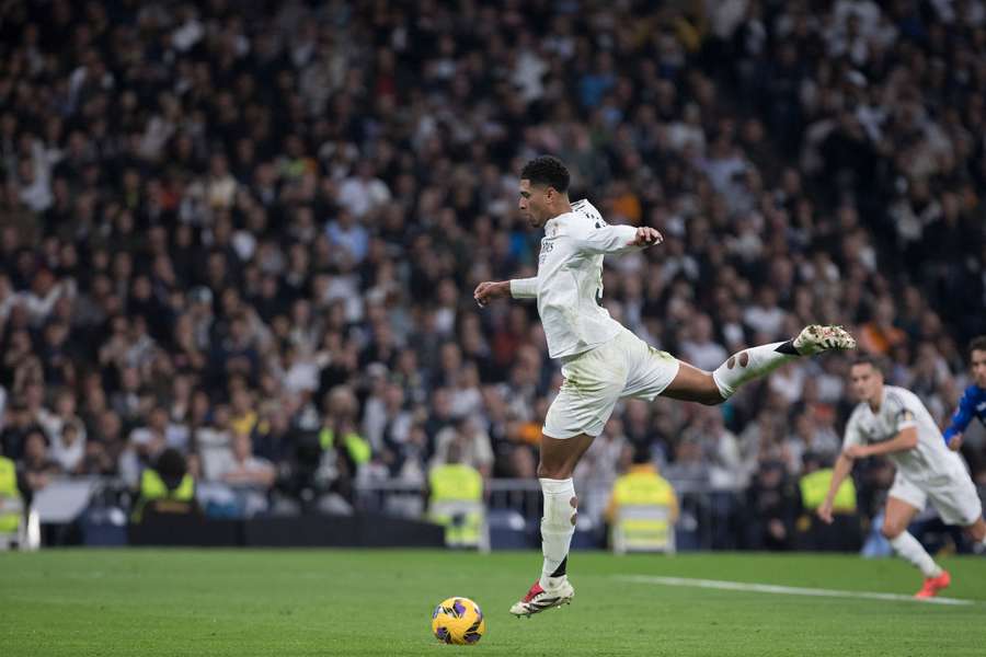 Bellingham, en el momento de lanzar el penalti ante el Getafe