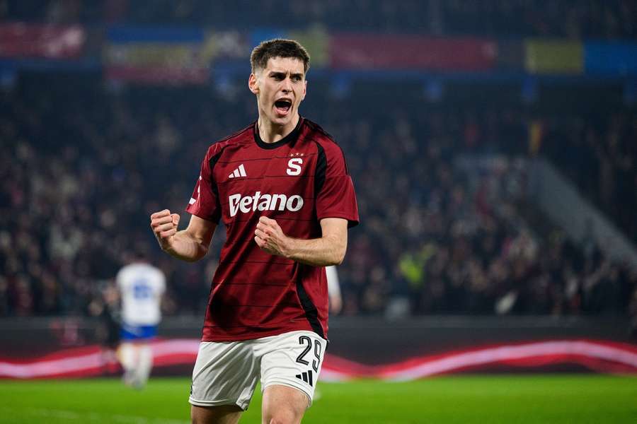 Vojta zatím čeká na svou první sparťanskou ligovou trefu, dvakrát mu ji sebral těsný ofsajd.