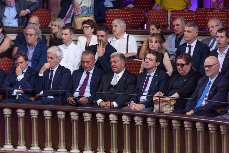 Laporta, junto a parte de su directiva
