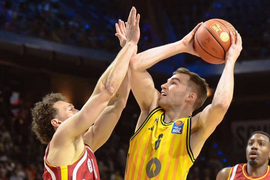 Alba Berlin siegt gegen Würzburg.