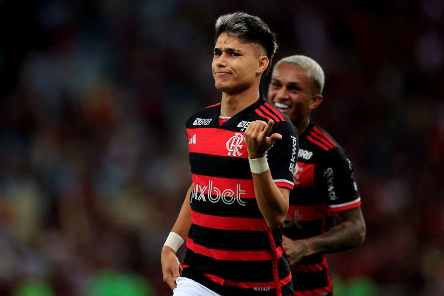 Luiz Araújo fez os dois golos da vitória do Flamengo sobre o Grêmio