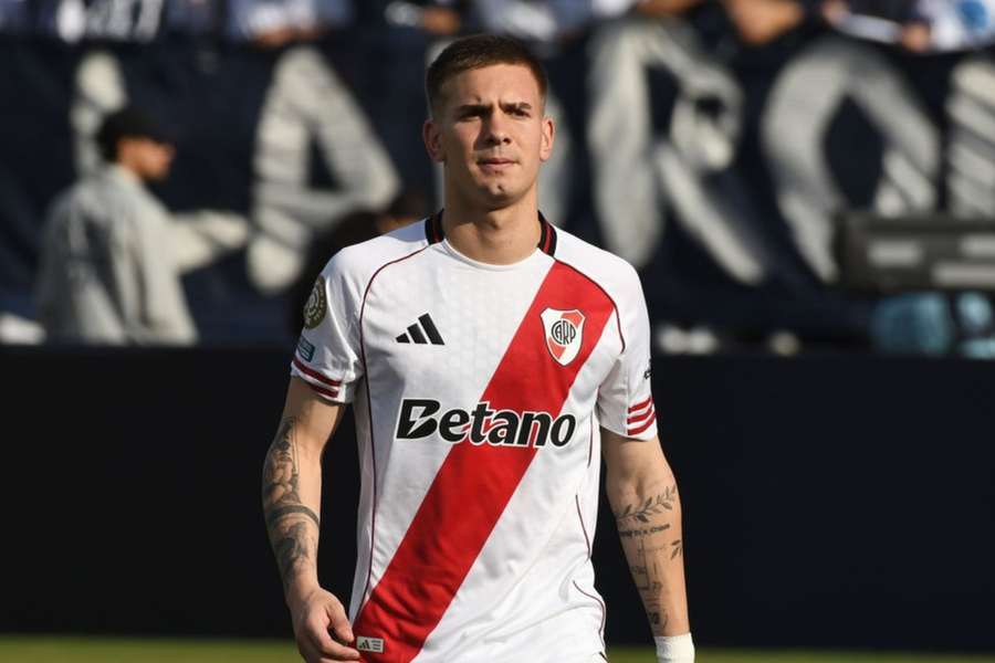 Mastantuono em ação pelo River