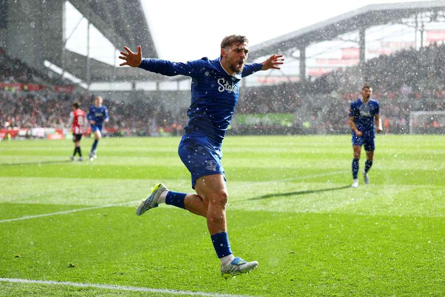 Dewsbury-Hall convinced Everton clash with Liverpool "massive": We're fighting for same thing