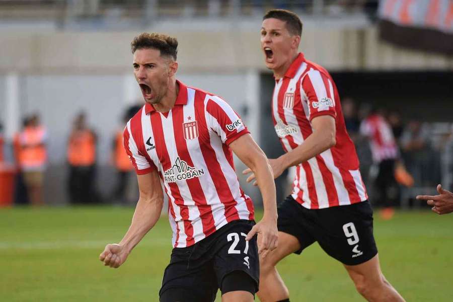 O Estudiantes conquistou mais uma taça no futebol argentino