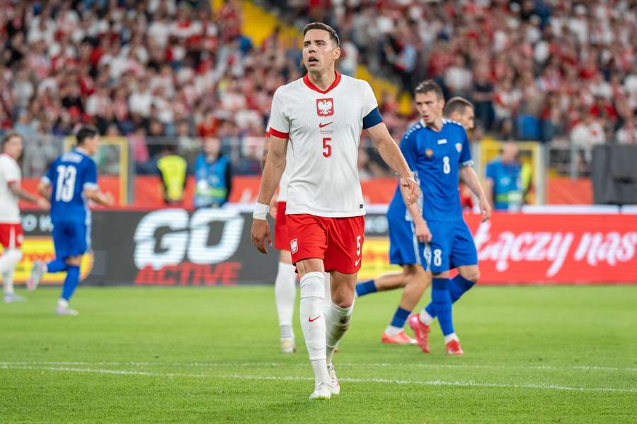 Jan Bednarek w meczu towarzyskim pomiędzy Polską a Mołdawią na Stadionie Śląskim w Chorzowie, 6 czerwca 2025 roku.
