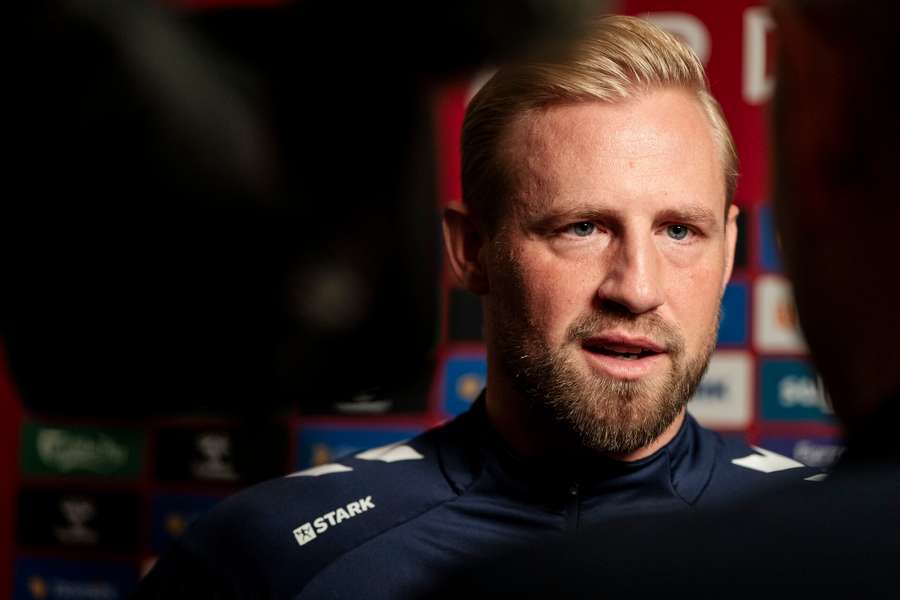 Kasper Schmeichel under mixed zone med herrelandsholdet i fodbold i Helsingør