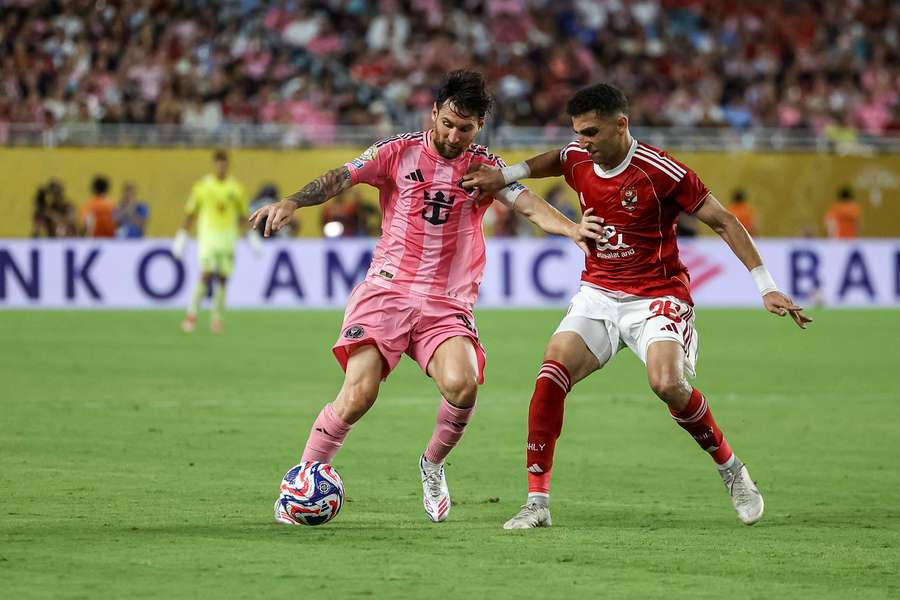 Messi se proti egyptskému mistrovi neprosadil. Messi se proti egyptskému mistrovi neprosadil.