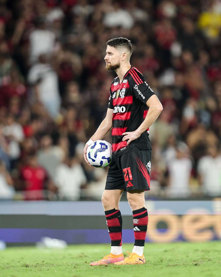 Jorginho, de pênalti, descontou para o Flamengo