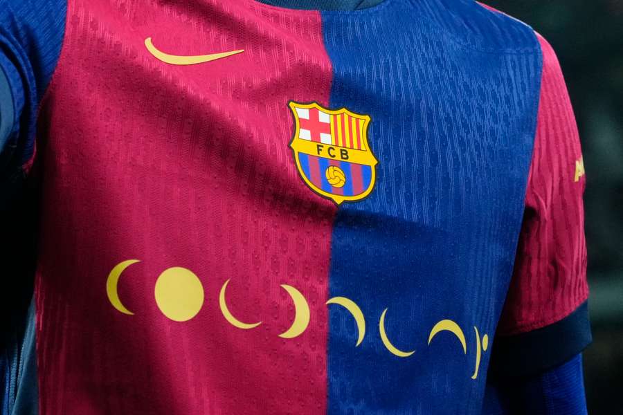 Barcelona skal det næste næsten halvandet årti fortsat spille med Nike-emblemet på trøjen.