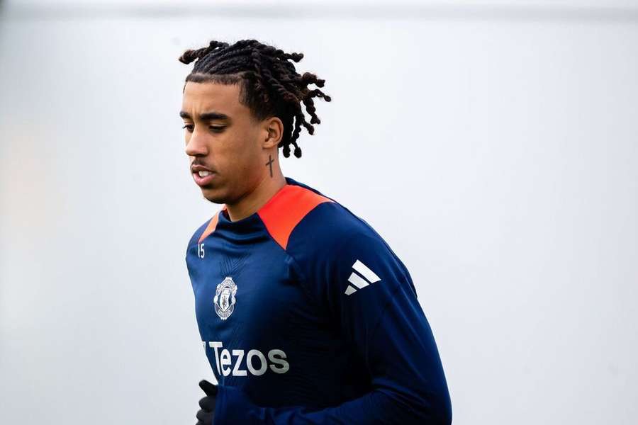 Leny Yoro, defesa do Manchester United