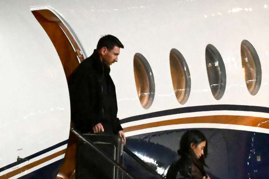 Lionel Messi arriving home from Miami on Saturday night