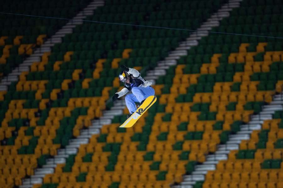 Melissa Peperkamp knap vierde in snowboardwereldbekerwedstrijd big air in Canada