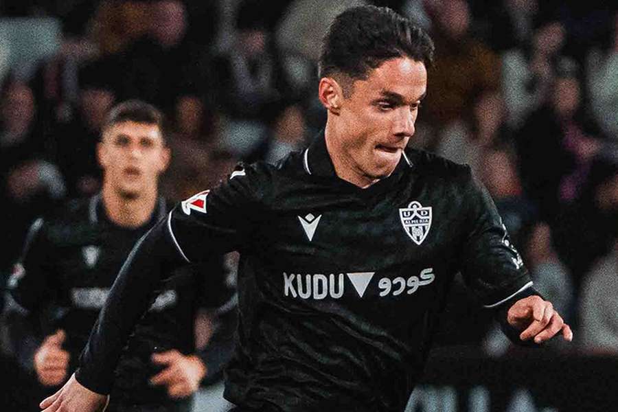 Arribas em ação pelo Almería